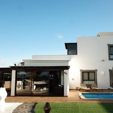 Traumvilla Mit Pool & Meerblick فيلة *